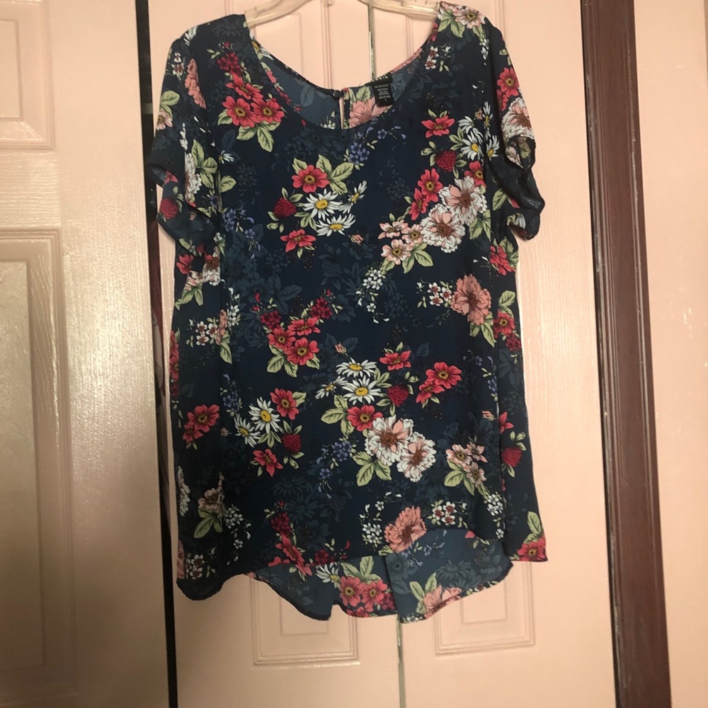 Flower short sleeve shirt